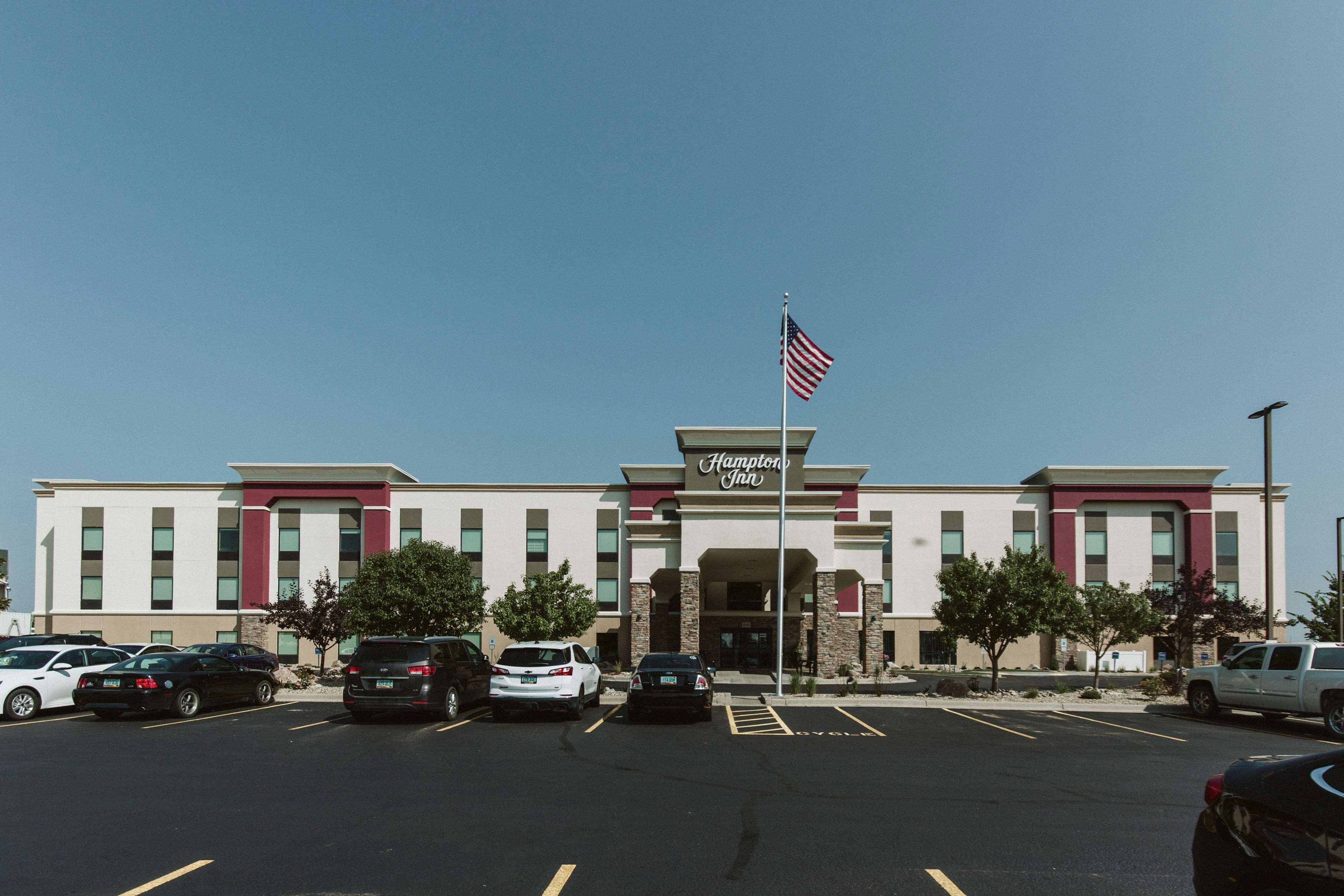 Hampton Inn Bismarck Exterior photo