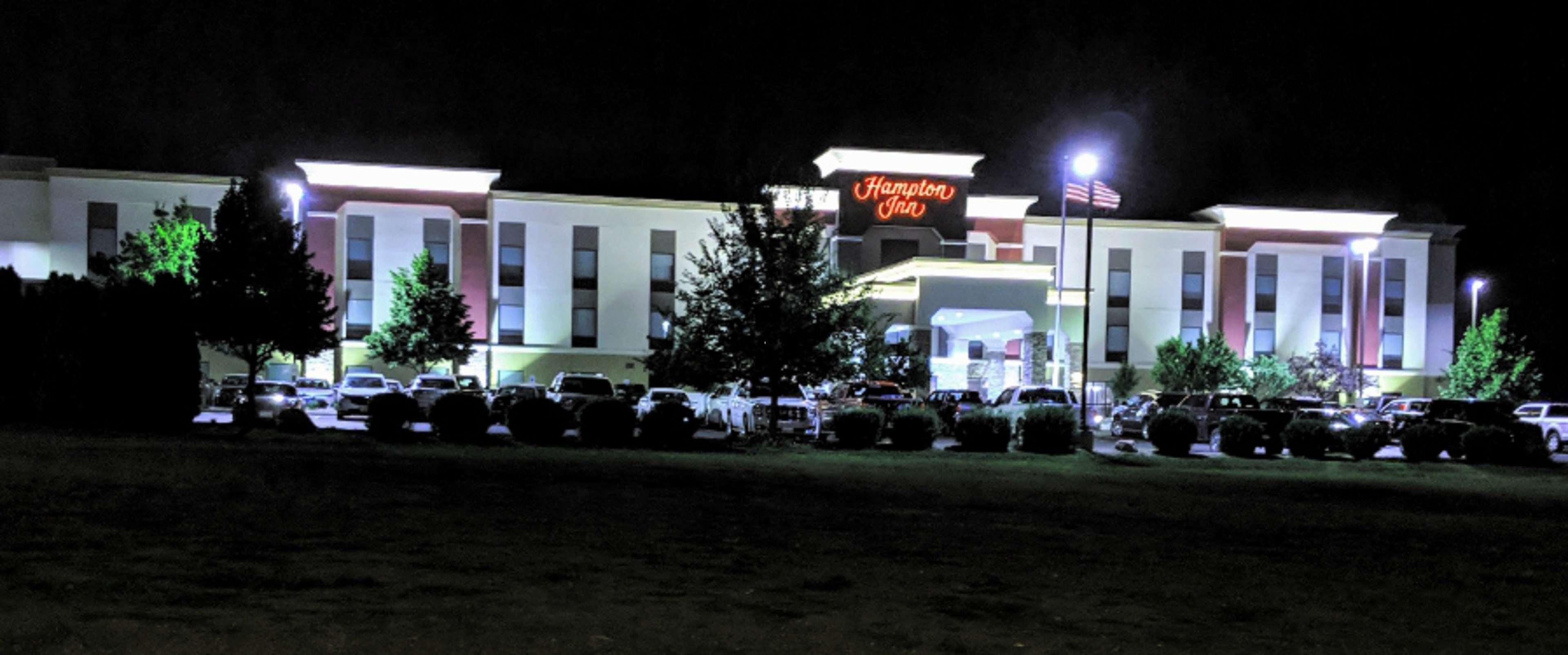 Hampton Inn Bismarck Exterior photo