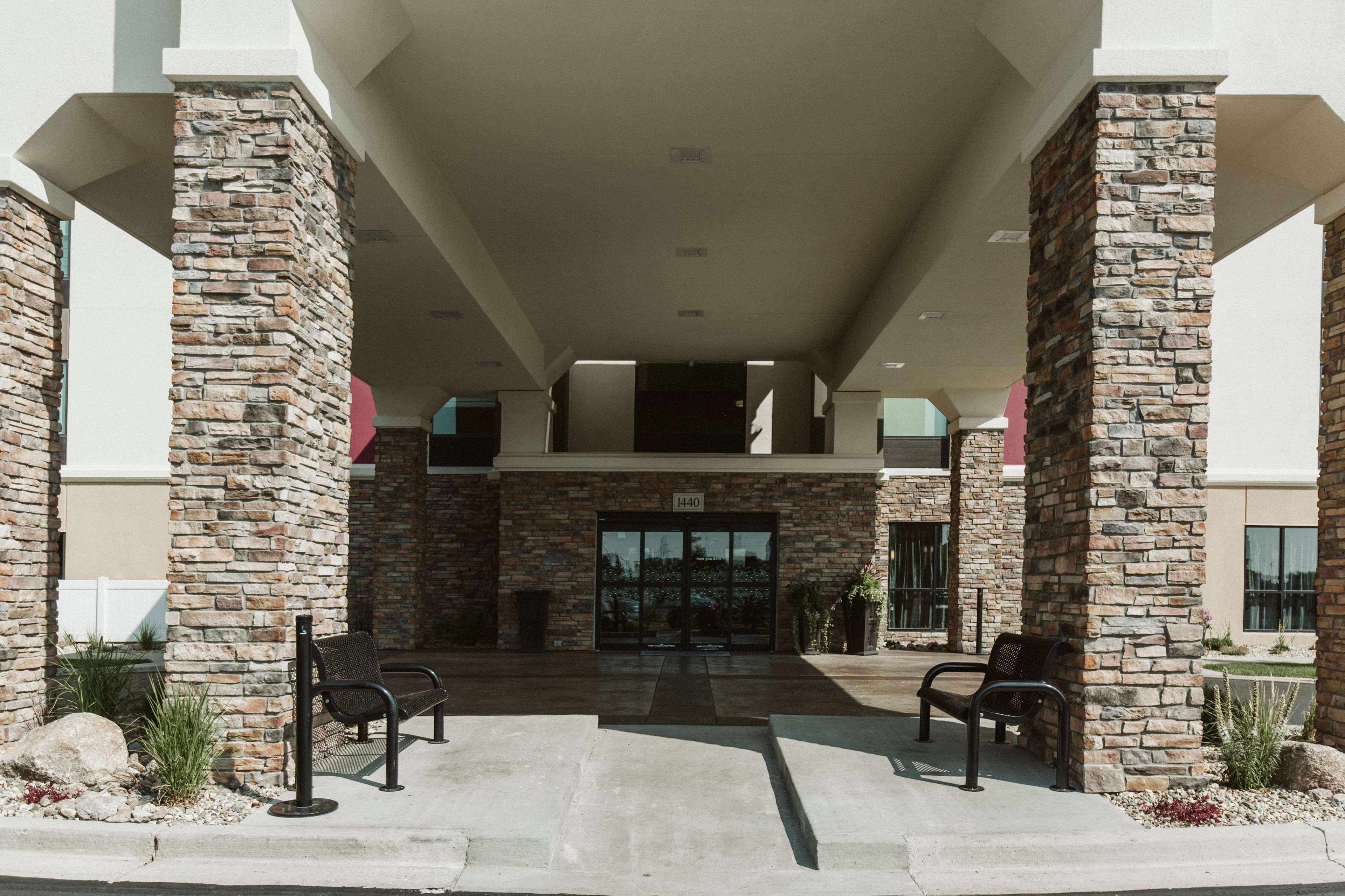 Hampton Inn Bismarck Exterior photo