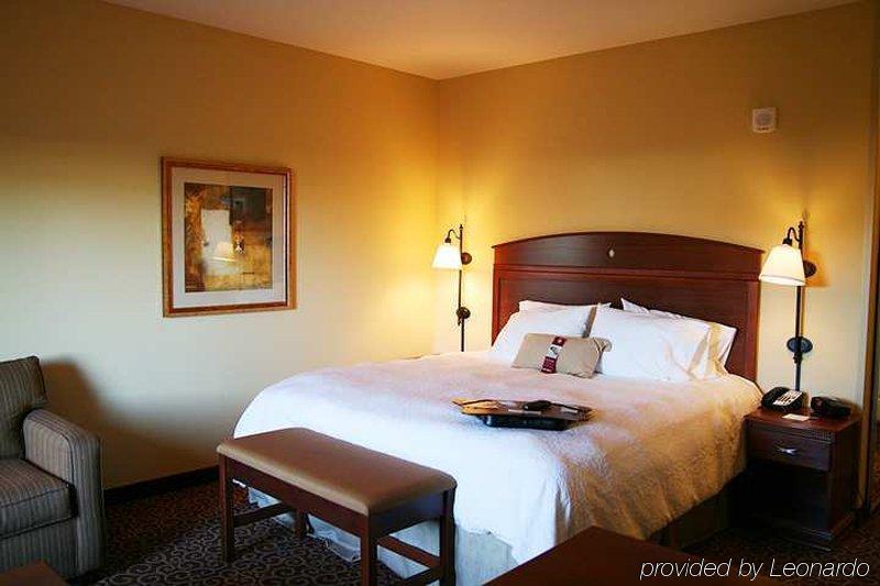 Hampton Inn Bismarck Room photo